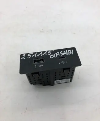 Nissan Qashqai J12 USB socket connector 284h36ra2a