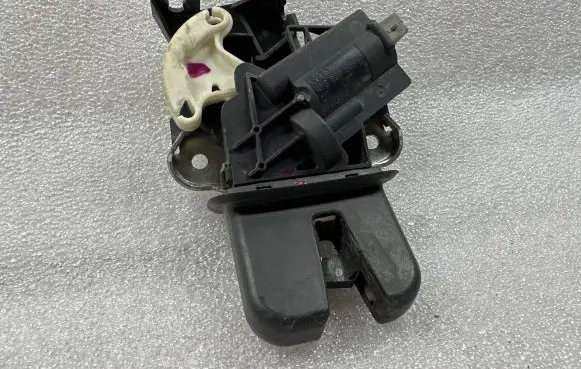 Audi A8 S8 D3 4E Tailgate/trunk/boot lock/catch/latch 4F5827505D