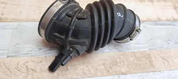 Ford Focus Air intake hose/pipe BV619C623