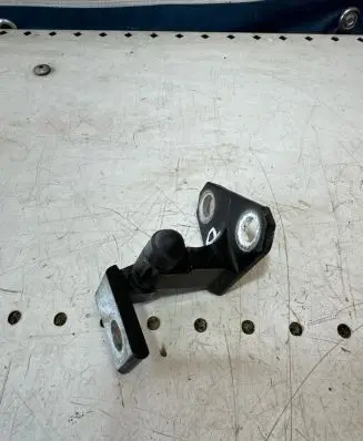 Volkswagen PASSAT B6 Front door upper hinge
