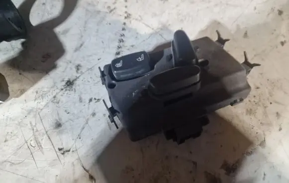 Chrysler Pacifica Seat control switch 