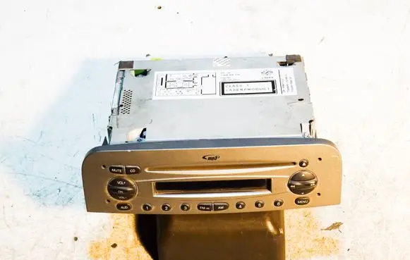 Alfa Romeo 147 Radio/CD/DVD/GPS head unit 7646695316