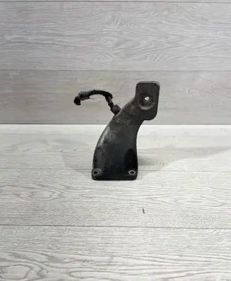 BMW 5 E60 E61 Engine mounting bracket 6777056 13807410 ENA046000