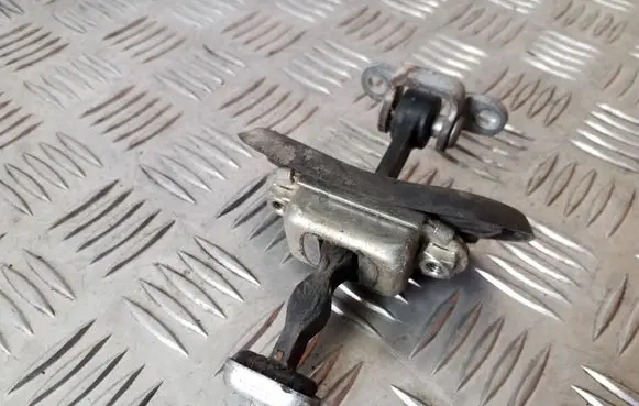 Fiat Croma Front door check strap stopper
