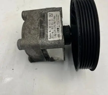 Volvo V70 Power steering pump 30741789 7613955157