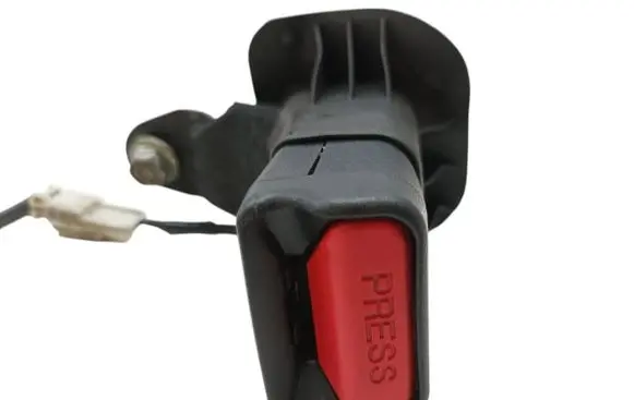 Toyota Prius c Front seatbelt buckle