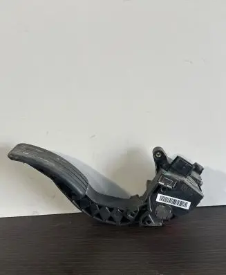 Renault Trafic III (X82) Accelerator throttle pedal 180020024R