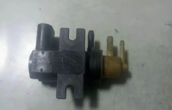 Volkswagen PASSAT B6 Vacuum valve 1K0906627A