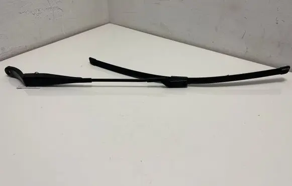 Renault Twingo II Front wiper blade arm 8200725624D