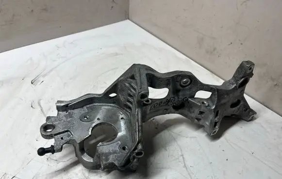 Skoda Kodiaq Generator/alternator bracket 04L903143B