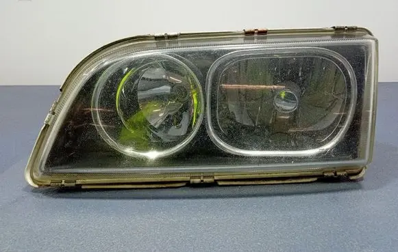 Volvo S40, V40 Headlight/headlamp 30899682