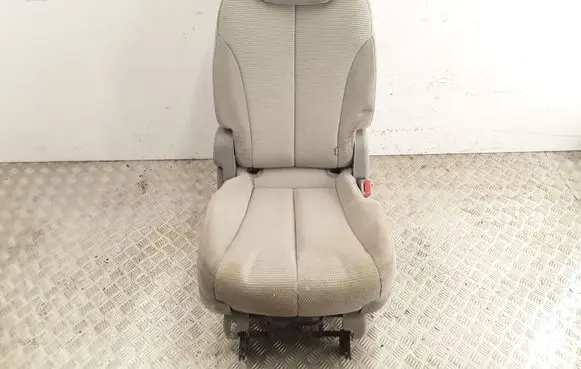KIA Carnival Second row seats 