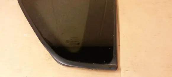 Toyota Corolla Verso AR10 Rear side window AS3