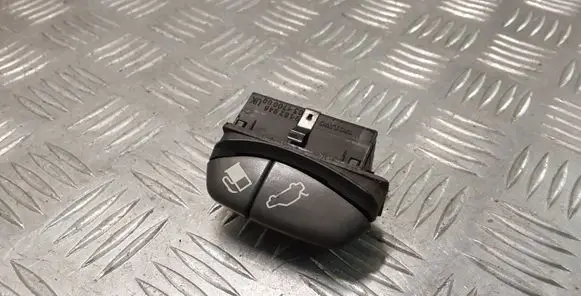 Volvo V70 Fuel tank opening switch 9162946