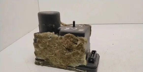 Audi 80 90 B3 Central locking vacuum pump 443862257D