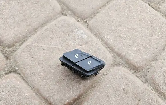 Opel Insignia B Central locking switch button 26200593