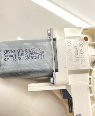 Audi Q3 8U Front door window regulator motor 8K0959801B 942887100 1101919810200