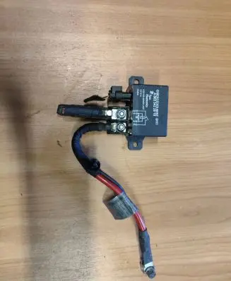 Mercedes-Benz C W204 Battery relay fuse A0035422619 V23132A2001X27