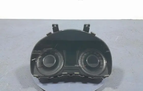 Hyundai i40 Speedometer (instrument cluster) 94001-3Z420