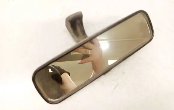 Toyota Yaris Rear view mirror (interior) E11015709