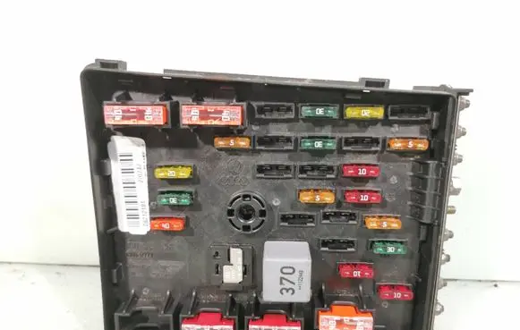 Volkswagen PASSAT B7 Fuse module 3C0937125 63532777
