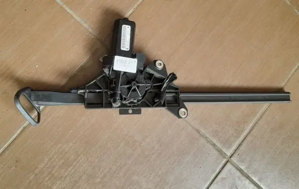 Mercedes-Benz E A207 Seat belt height adjuster A20786000282
