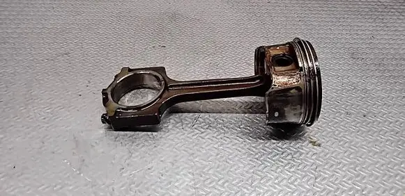 Ford S-MAX Piston with connecting rod