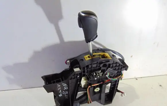 Nissan Qashqai Gear selector/shifter in gearbox 