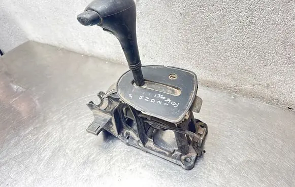 Ford Focus Gear shifter/selector XS4P7C453AM XS4P7C453