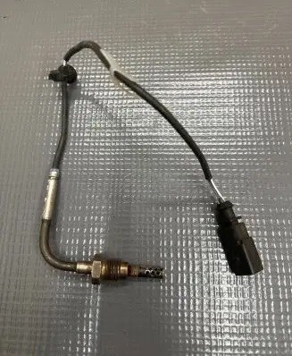 Audi A8 S8 D3 4E Exhaust gas temperature sensor 057906088A