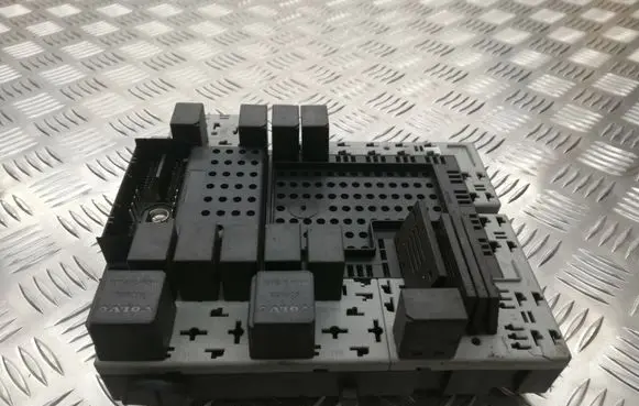 Volvo S80 Fuse module 08696098 08679899