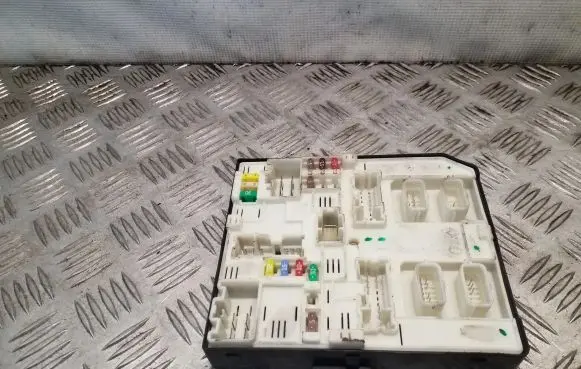 Opel Movano B Fuse module 284B62509R