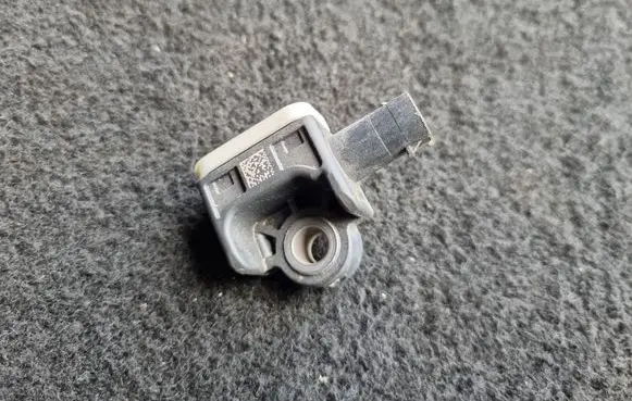 Mercedes-Benz A W176 Airbag deployment crash/impact sensor A1668210151