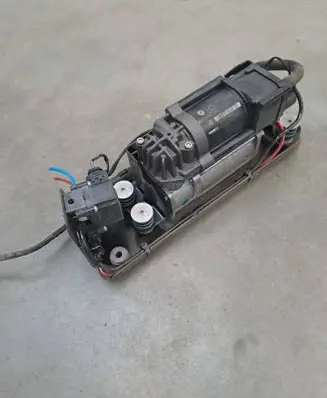 BMW 5 F10 F11 Air suspension compressor/pump 6864215 24449710 10R036089