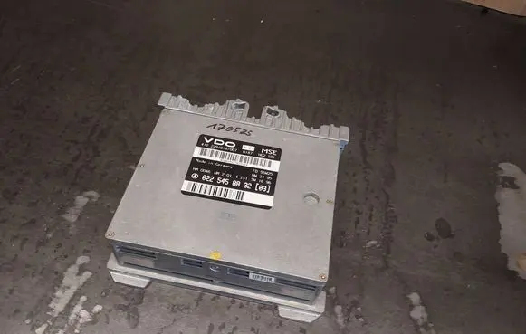 Mercedes-Benz E W210 Engine control unit/module 0225458832