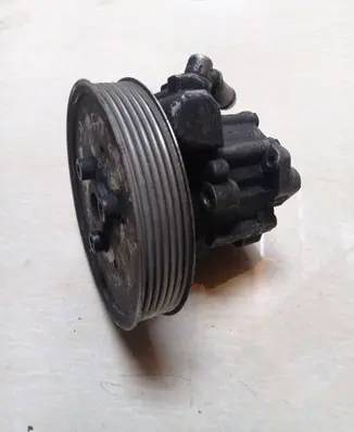 Audi A4 S4 B6 8E 8H Power steering pump