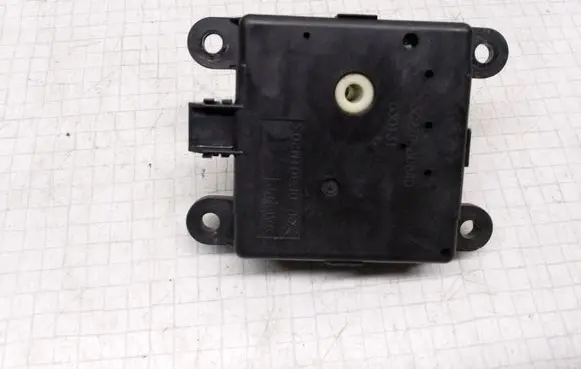 Nissan Primera Air flap motor/actuator 3C27030840