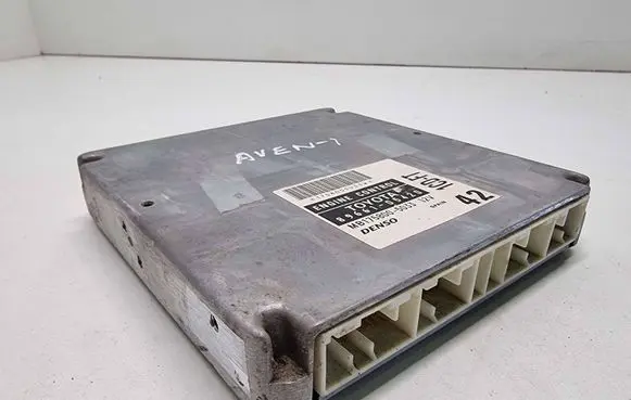 Toyota Avensis T220 Engine control unit/module 8966105420 MB1758005033 1758005033