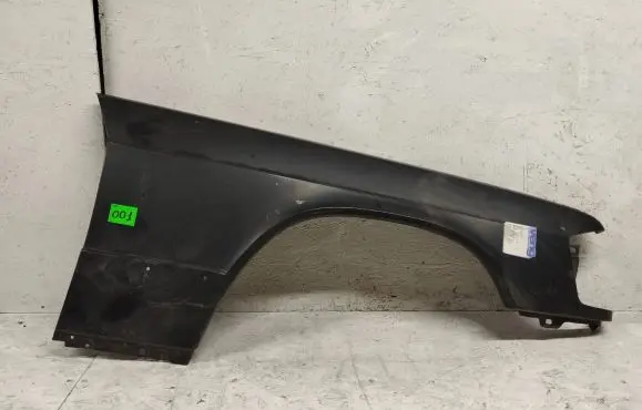 Mercedes-Benz 190 W201 Fender