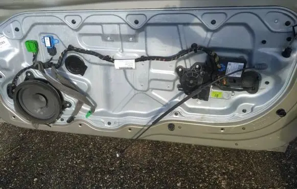 Volvo C30 Sliding door window regulator with motor 8679979
