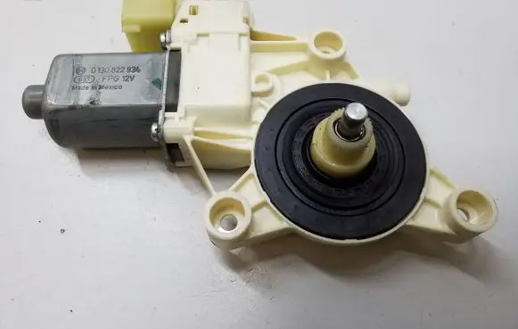 Chrysler 200 Front door window regulator motor 0130822934 3040713A
