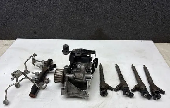 Renault Captur Fuel injection system set 0445010704 167007358R H8201434847