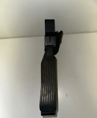 Mercedes-Benz E W211 Accelerator throttle pedal A2113000404