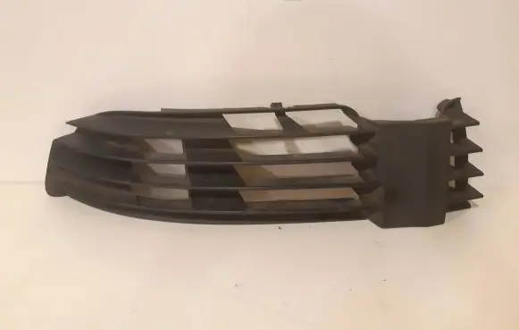Volkswagen PASSAT B5 Front bumper lower grill 3B0853665H