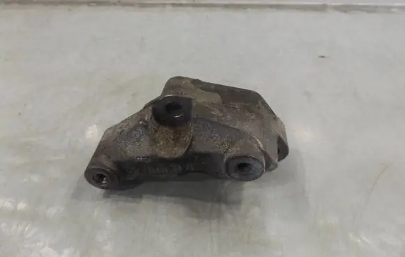 Mercedes-Benz C AMG W204 Engine mounting bracket a6110782741