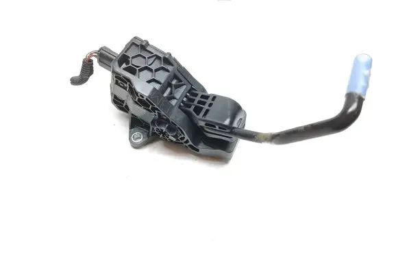 Accelerator throttle pedal