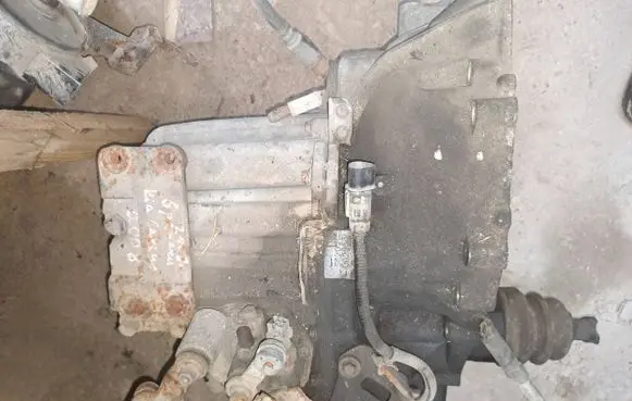 KIA Carens II Manual 6 speed gearbox S620JC CS6300