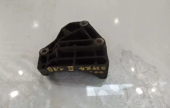 Opel Astra G Engine mounting bracket 90529603