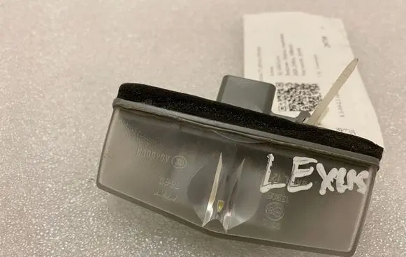 Lexus RX 450H Number plate light A045053