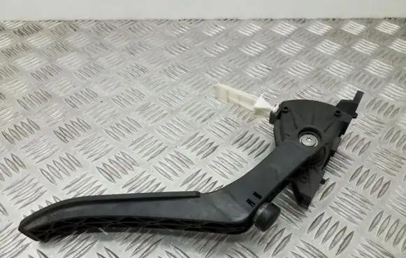 Volkswagen Touareg I Accelerator throttle pedal 7L0723507B